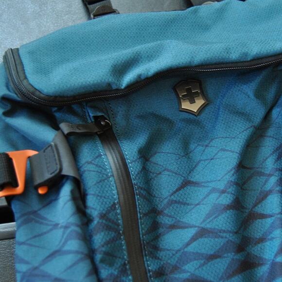 Swissgear Blue Computer Backpack w/ Orange Accents & Inside Pockets - Picture 2 of 10
